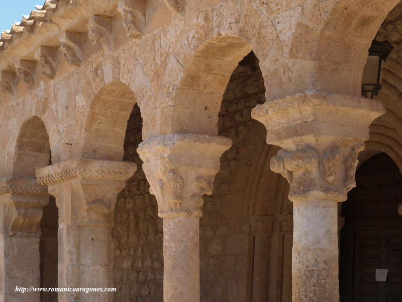 DETALLE DE LA GALERÍA PORTICADA